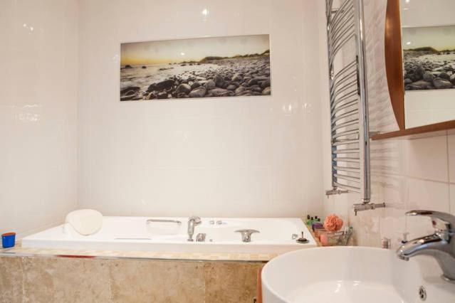 Arvalee Retreat With Outdoor HotTub Bed and Breakfast Omagh Buitenkant foto